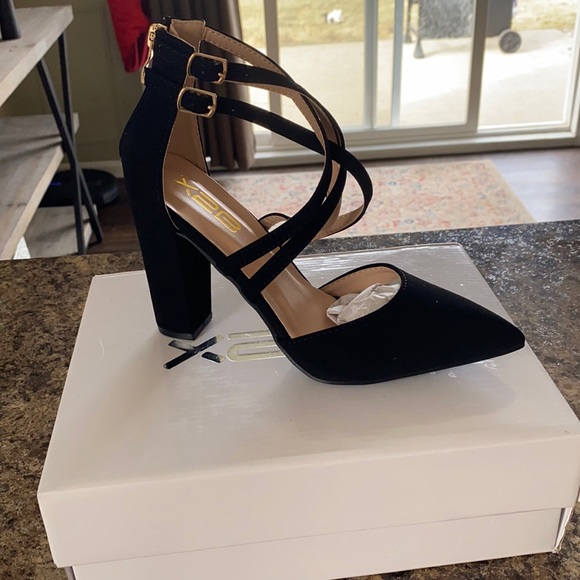 Black strappy heels - Picture 1 of 1